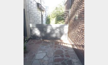 Casa  en Venta Villa Sarmiento / Moron (A120 3654)