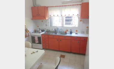 Casa  en Venta Villa Sarmiento / Moron (A120 3654)
