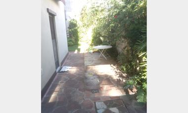 Casa  en Venta Villa Sarmiento / Moron (A120 3654)