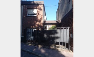 Casa  en Venta Villa Sarmiento / Moron (A120 3654)