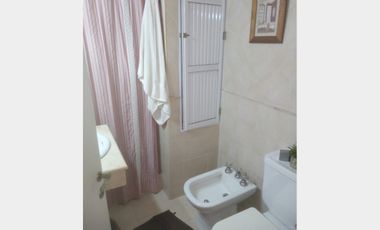 Casa  en Venta Villa Sarmiento / Moron (A120 3654)