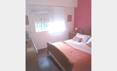 Casa  en Venta Villa Sarmiento / Moron (A120 3654)