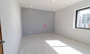 CASA EN VENTA EN PARQUES VALLARTA, ZAPOPAN JALISCO.