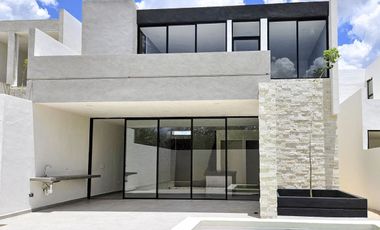 Casa en venta en Cholul Mérida Privada Morera 3 recamaras y alberca