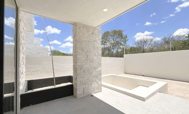 Casa en venta en Cholul Mérida Privada Morera 3 recamaras y alberca