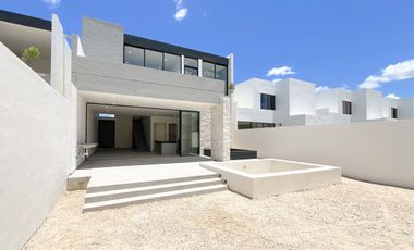 Casa en venta en Cholul Mérida Privada Morera 3 recamaras y alberca