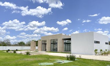 Casa en venta en Cholul Mérida Privada Morera 3 recamaras y alberca