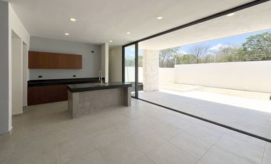 Casa en venta en Cholul Mérida Privada Morera 3 recamaras y alberca