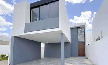 Casa en venta en Cholul Mérida Privada Morera 3 recamaras y alberca