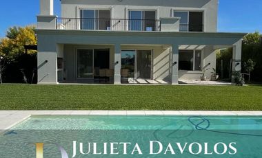 Casa en  Venta el cantón barrio golf increible vista al golf