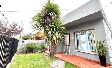 Casa a la venta en Luis Guillón Apto Crédito