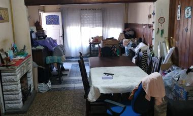 Casa + Local Comercial a la Venta en Wilde