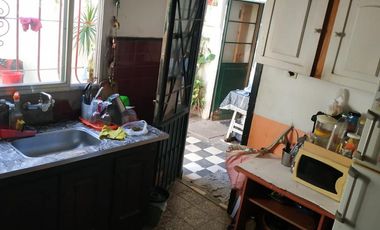 Casa + Local Comercial a la Venta en Wilde