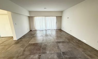 Casa en alquiler a estrenar de 4 dormitorios con pileta