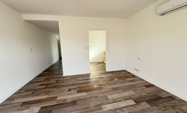 Casa en alquiler a estrenar de 4 dormitorios con pileta