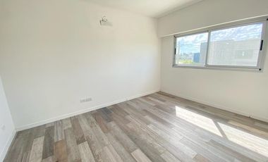 Casa en alquiler a estrenar de 4 dormitorios con pileta