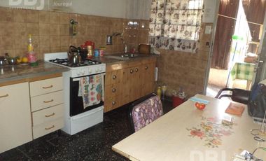 VENTA DE CASA EN VILLA SARMIENTO - MORON-