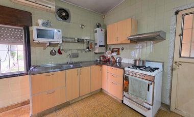 Casa en zona de Roca y Adolfo de la Vega