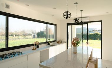 Alquiler Anual Casa 4 Dorm con Pileta sin Muebles