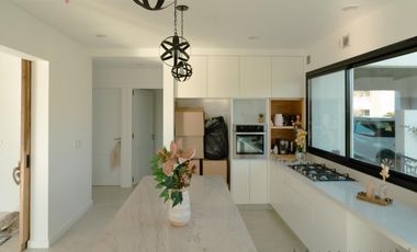 Alquiler Anual Casa 4 Dorm con Pileta sin Muebles