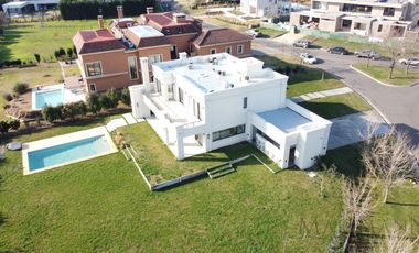 Alquiler Anual Casa 4 Dorm con Pileta sin Muebles