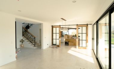 Alquiler Anual Casa 4 Dorm con Pileta sin Muebles