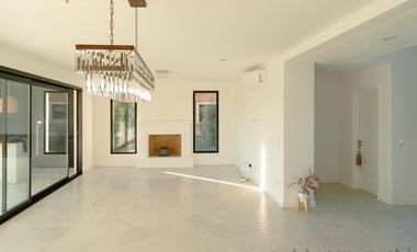Alquiler Anual Casa 4 Dorm con Pileta sin Muebles