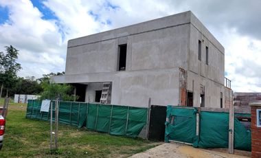 Venta - Casa en Barrio Santa Sofia - Pilar del Este