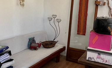 Departamento tres ambientes al frente en P. H