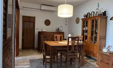 Departamento tres ambientes al frente en P. H