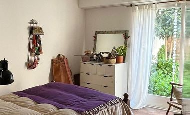 Departamento tres ambientes al frente en P. H