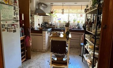 Departamento tres ambientes al frente en P. H