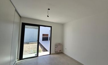 Casa en  alquiler barrio  rincon del rio calle Marruecos, entre francia y Oceano Indico