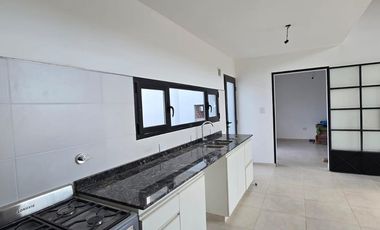Casa en  alquiler barrio  rincon del rio calle Marruecos, entre francia y Oceano Indico