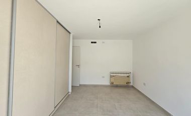 Casa en  alquiler barrio  rincon del rio calle Marruecos, entre francia y Oceano Indico