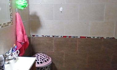 VENTA CASA MULTIFAMILIAR EN VILLA ADELINA