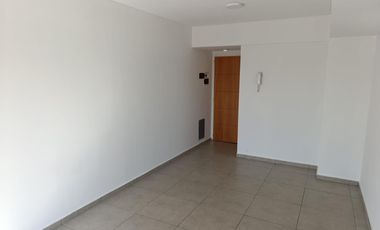 Departamento de dos ambientes con cochera cubierta-Ituzaingo Norte
