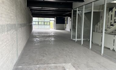 Oficina o local por piso (disponible en oiso 1 y piso 2)