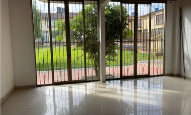 Casa en Arriendo, se puede caminar al rio Acacias.
