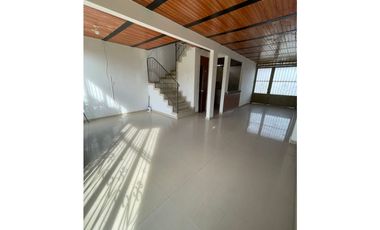 Casa en Arriendo, se puede caminar al rio Acacias.