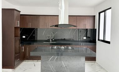 Casa en venta en Fracc. La Finca - Amplios espacios y funcionalidad
