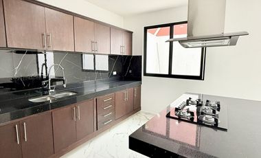 Casa en venta en Fracc. La Finca - Amplios espacios y funcionalidad