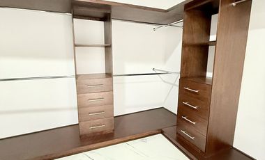 Casa en venta en Fracc. La Finca - Amplios espacios y funcionalidad