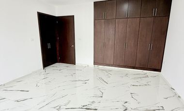 Casa en venta en Fracc. La Finca - Amplios espacios y funcionalidad
