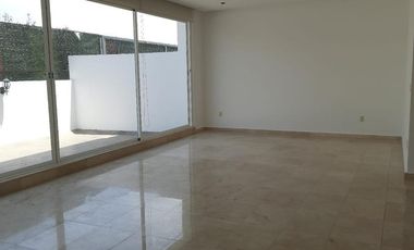 Casa en Venta, Tecamachalco en Conjunto, Amplia e Iluminada con Terraza Privada