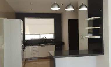 Casa en Venta, Tecamachalco en Conjunto, Amplia e Iluminada con Terraza Privada