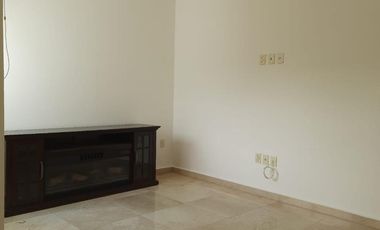 Casa en Venta, Tecamachalco en Conjunto, Amplia e Iluminada con Terraza Privada
