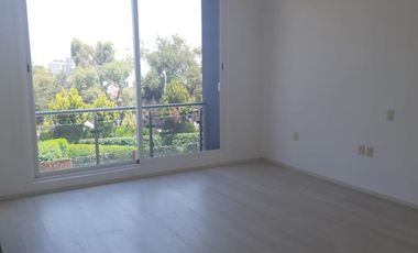 Casa en Venta, Tecamachalco en Conjunto, Amplia e Iluminada con Terraza Privada