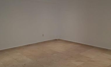 Casa en Venta, Tecamachalco en Conjunto, Amplia e Iluminada con Terraza Privada