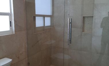 Casa en Venta, Tecamachalco en Conjunto, Amplia e Iluminada con Terraza Privada